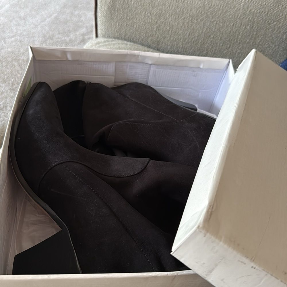Schutz Mackie Women's Black Suede Ankle Boots size 10 - Picture 5 of 5